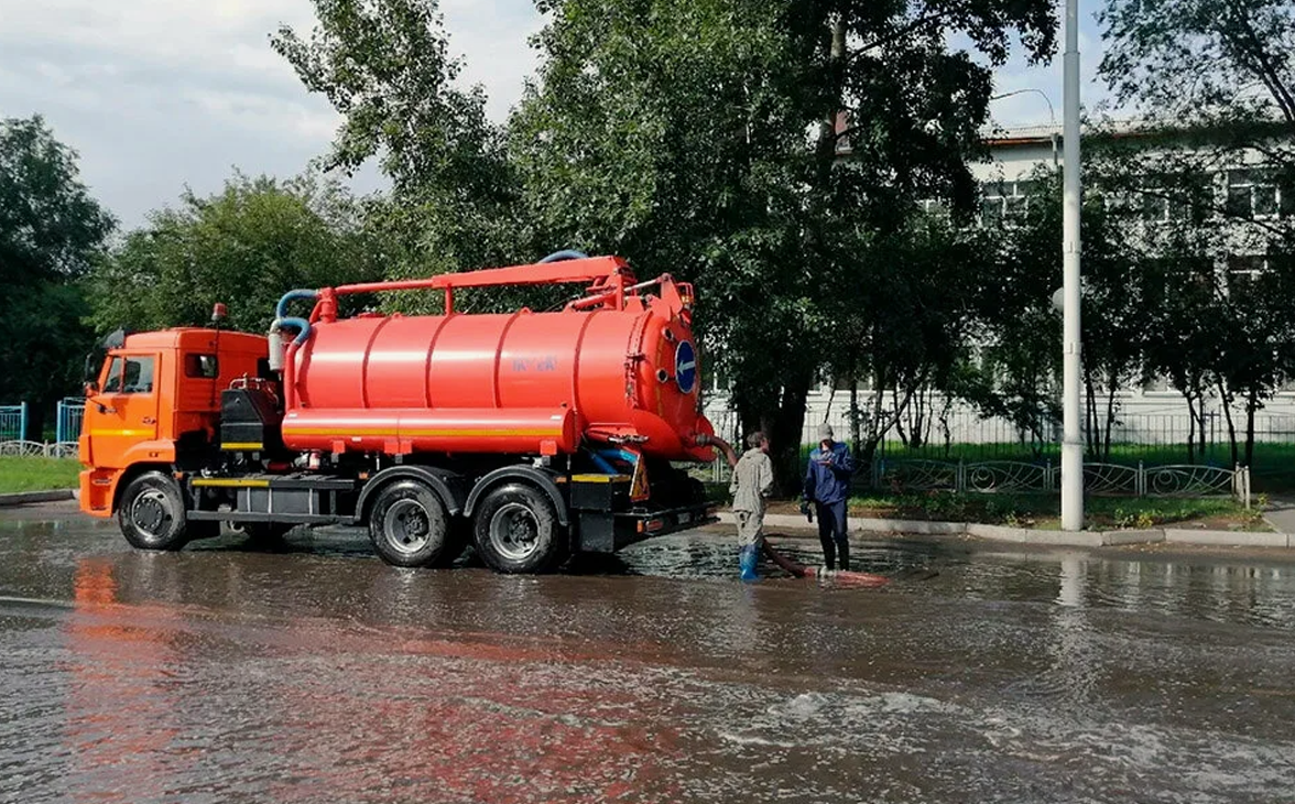 Заказать услуги по откачке воды из подвала и с участка быстро и недорого